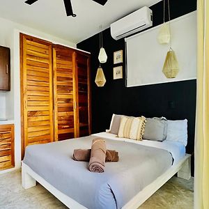 Studio Lit King-Size